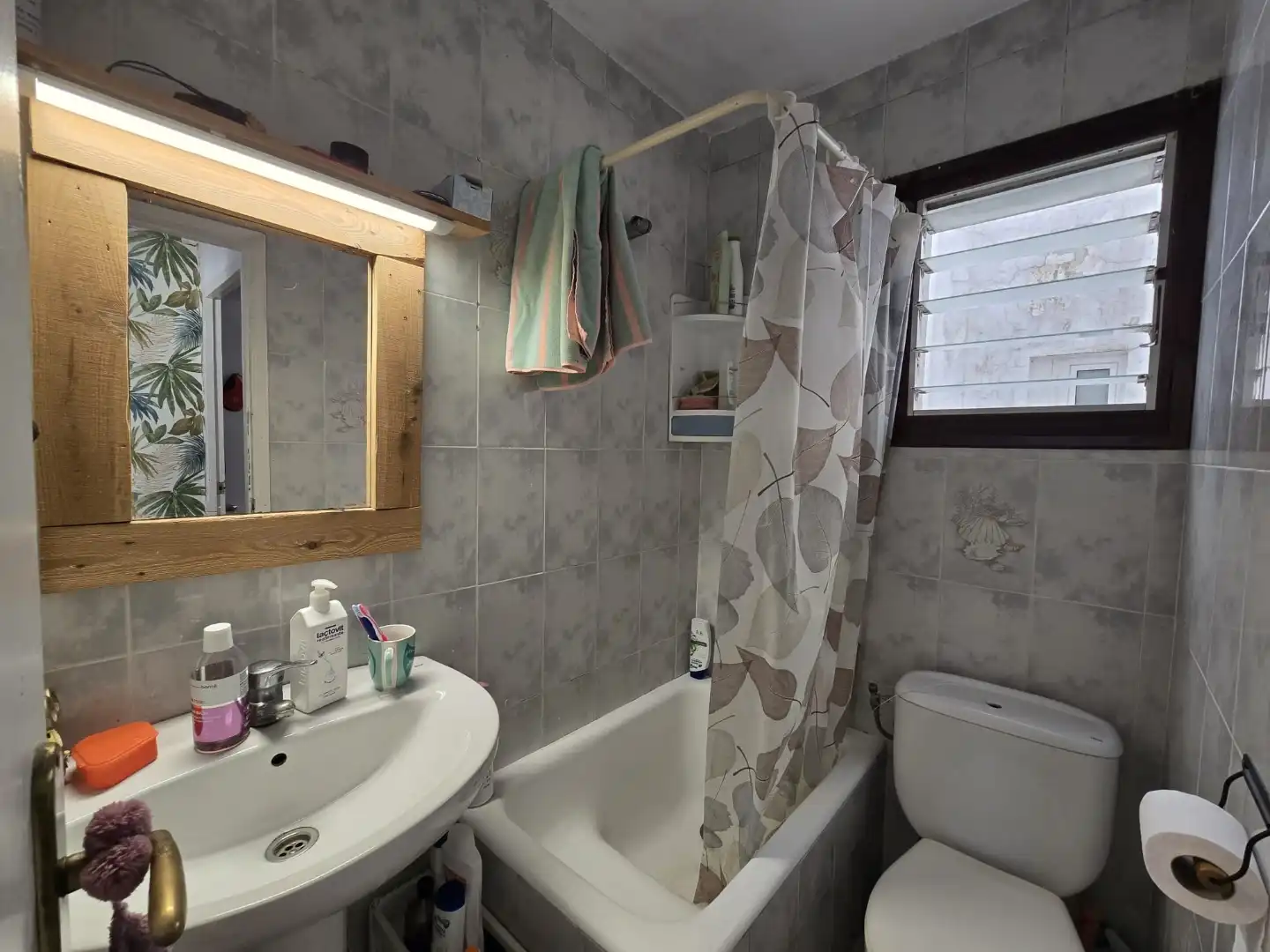 Flat for sale in N-2, 123, Centre Bathroom of Flat for sale in Pineda de Mar with Terrace