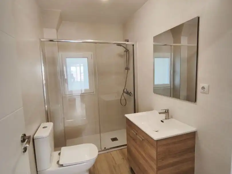 Piso en venta en Calle de la Huerta del Convento, 3, Casco histórico de Vicálvaro Baño de Piso en venta en Madrid Capital con Aire acondicionado, Terraza y Balcón