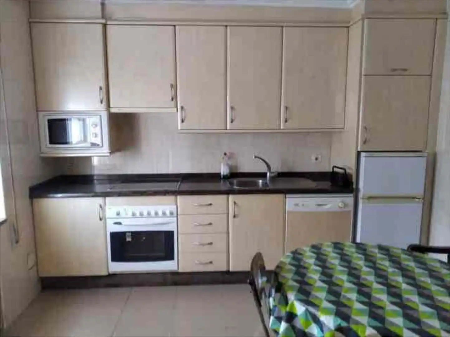 Casa o xalet en venda a Villaobispo de Otero Cuina de Casa o xalet en venda en Villaobispo de Otero amb Moblat