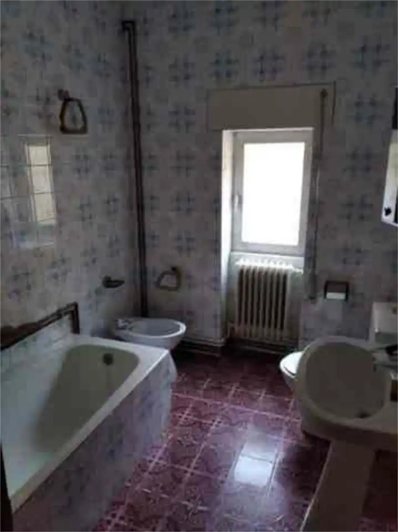 Casa o xalet en venda a Villaobispo de Otero Bany de Casa o xalet en venda en Villaobispo de Otero amb Moblat