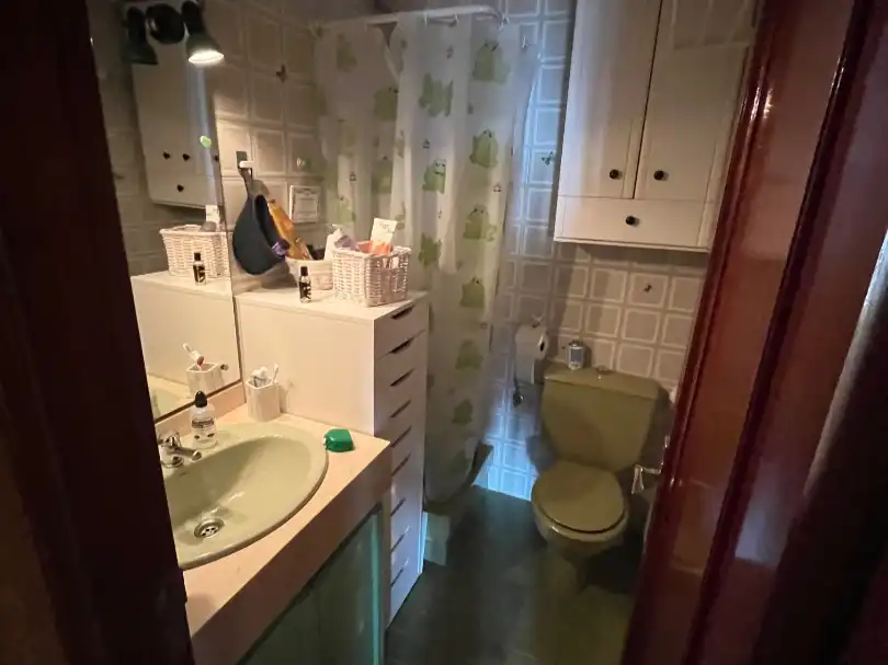 Zimmer in Calle de Mota del Cuervo, 3, Canillas Badezimmer von Wohnung zur untervermieten in Madrid