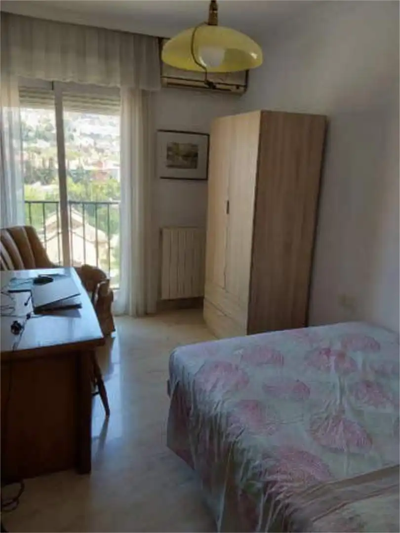 Wohnung zur Miete in Cervantes Schlafzimmer von Wohnung zur Miete in Granada mit Heizung, Privatgarten und Terrasse