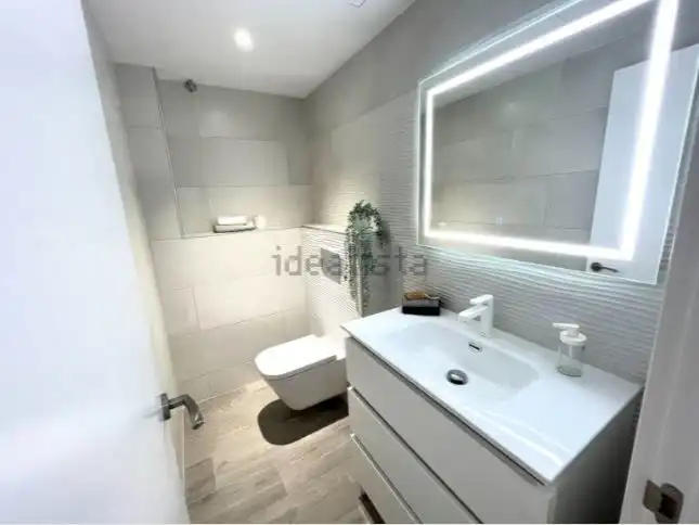Dúplex en venta en Carrer Bellavista, 14, Centre Baño de Dúplex en venta en L'Hospitalet de Llobregat con Aire acondicionado y Terraza