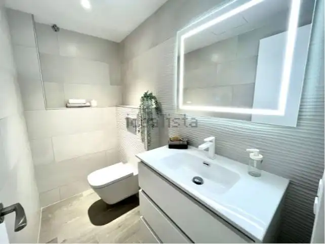Dúplex en venta en Carrer Bellavista, 14, Centre Baño de Dúplex en venta en L'Hospitalet de Llobregat con Aire acondicionado y Terraza