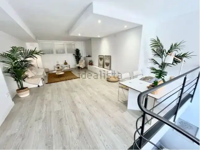 Dúplex en venta en Carrer Bellavista, 14, Centre Vista exterior de Dúplex en venta en L'Hospitalet de Llobregat con Aire acondicionado y Terraza