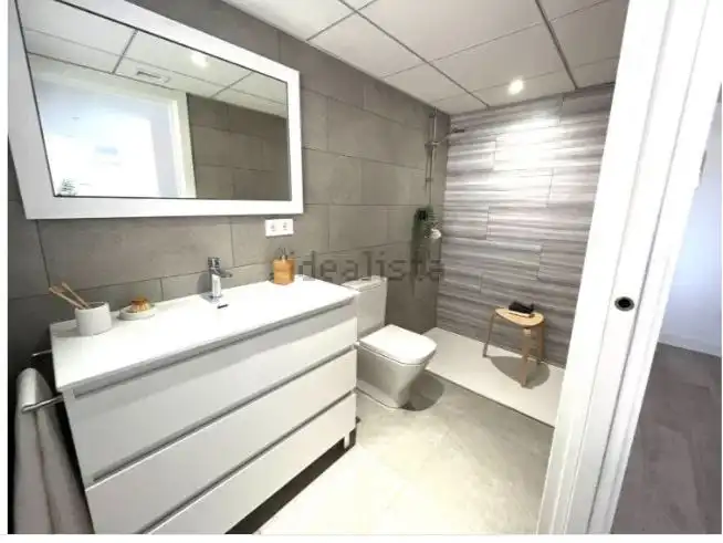 Dúplex en venta en Carrer Bellavista, 14, Centre Baño de Dúplex en venta en L'Hospitalet de Llobregat con Aire acondicionado y Terraza