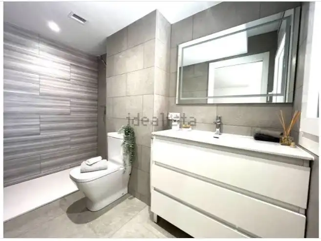 Dúplex en venta en Carrer Bellavista, 14, Centre Baño de Dúplex en venta en L'Hospitalet de Llobregat con Aire acondicionado y Terraza