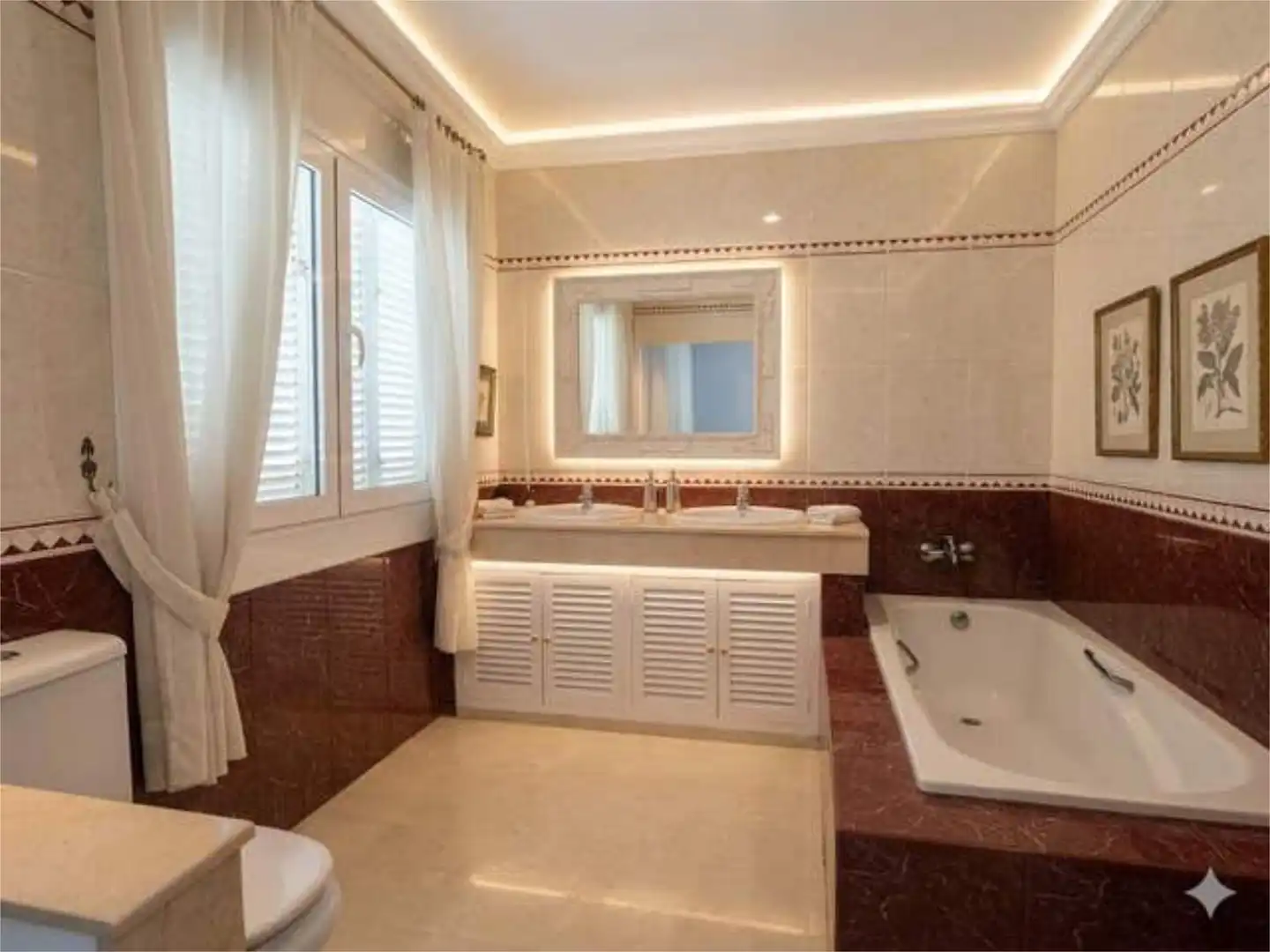 Casa o xalet en venda a Rodeo Alto - Guadaiza - La Campana Bany de Casa o xalet en venda en Marbella amb Terrassa i Piscina
