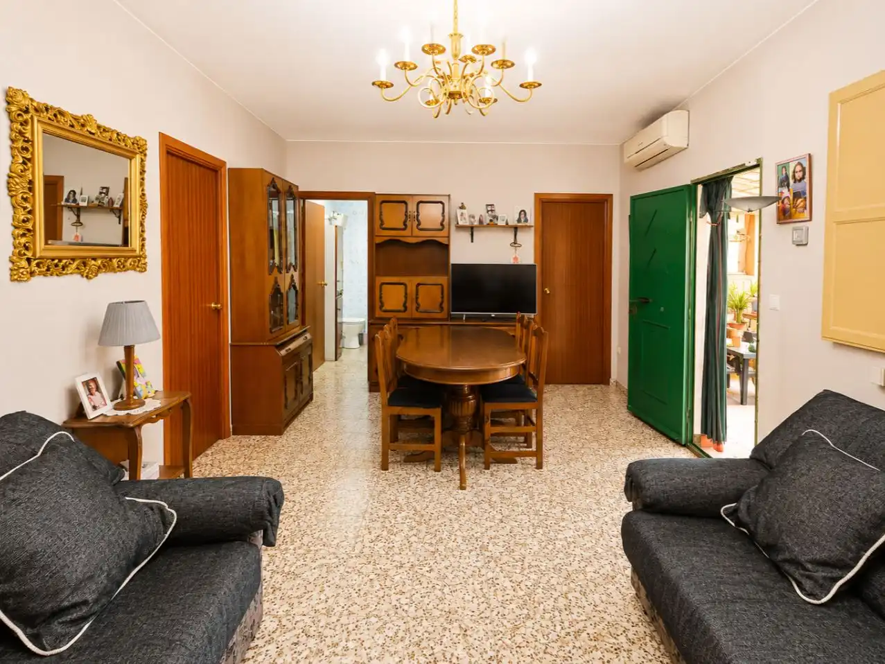Piso en venta en Camino Carrascosa, 88, Argamasilla de Calatrava Sala de estar de Piso en venta en Argamasilla de Calatrava con Aire acondicionado, Trastero y Piscina