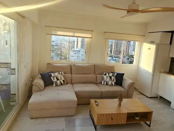 Wohnung zur Miete in Calle Noreña, 2, Playa Poniente Wohnzimmer von Wohnung zur Miete in Benidorm mit Klimaanlage, Terrasse und Schwimmbad