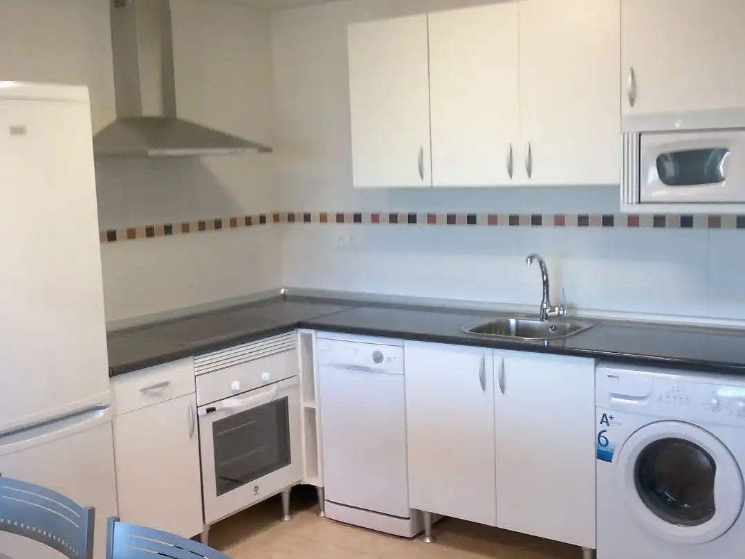 Apartament de lloguer a Calle Nazareth, 48, La Asunción - La Inmaculada Cuina de Apartament de lloguer en León Capital amb Balcó
