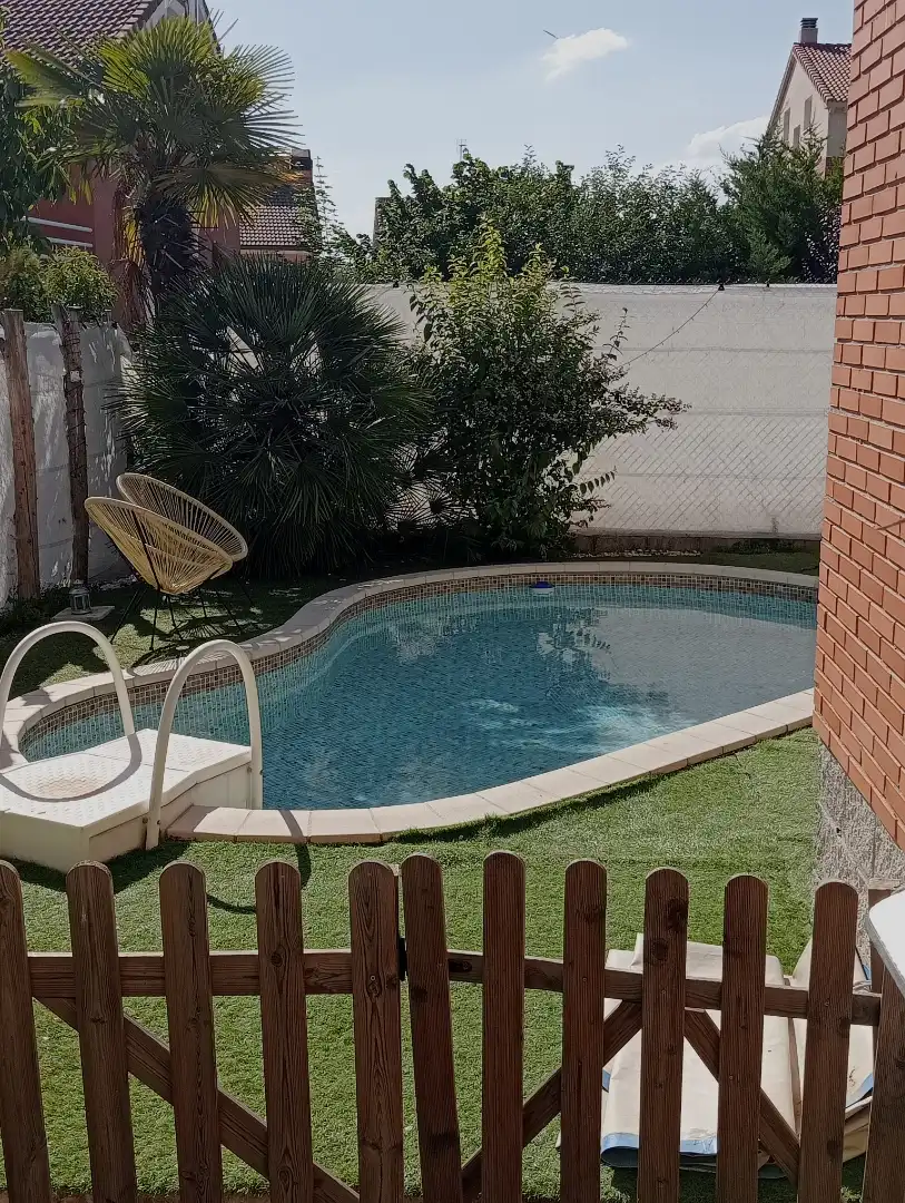 Casa adosada en venta en Calle Puerta de Hierro, 5030p, Cabanillas del Campo Piscina de Casa adosada en venta en Cabanillas del Campo con Aire acondicionado, Terraza y Piscina