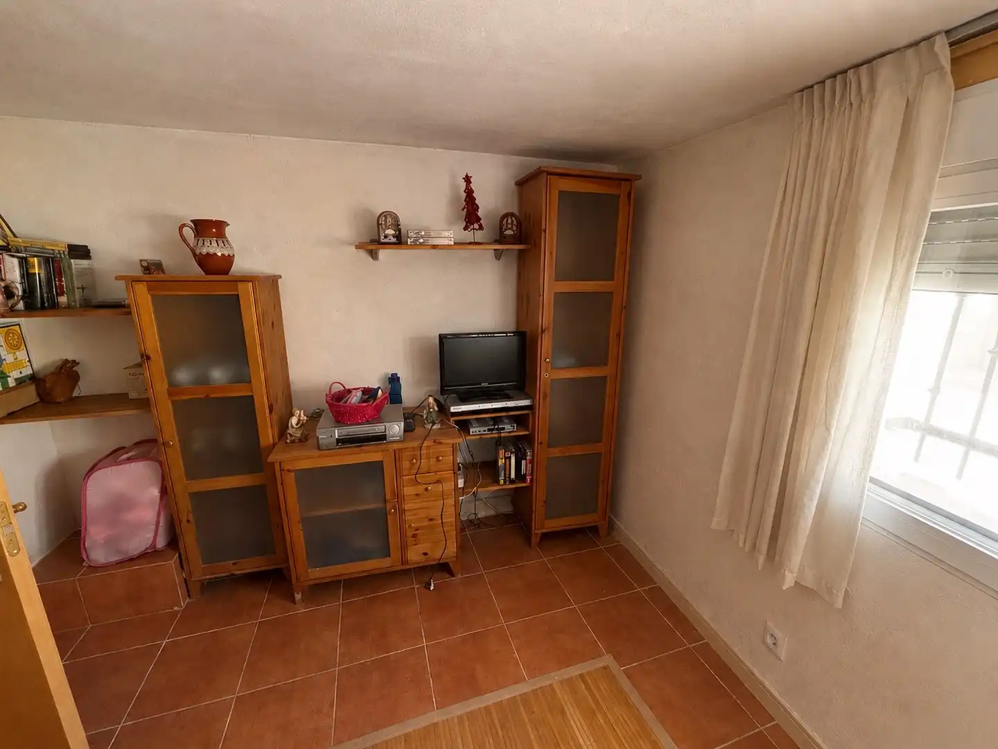 Detached homes for sale in Calle Queipo de Llano, 13, La Peraleja Living room of Detached homes for sale in La Peraleja with Terrace, Furnished and Balcony