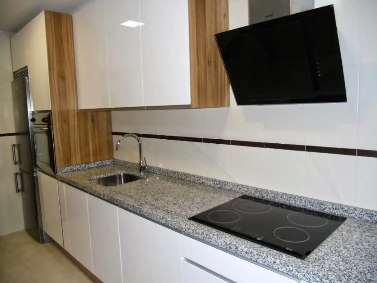 Flat for rent in Calle Joaquín Zahonero, 4, San Vicente - Las Úrsulas Kitchen of Flat for rent in Salamanca with Heating, Parquet flooring and Furnished