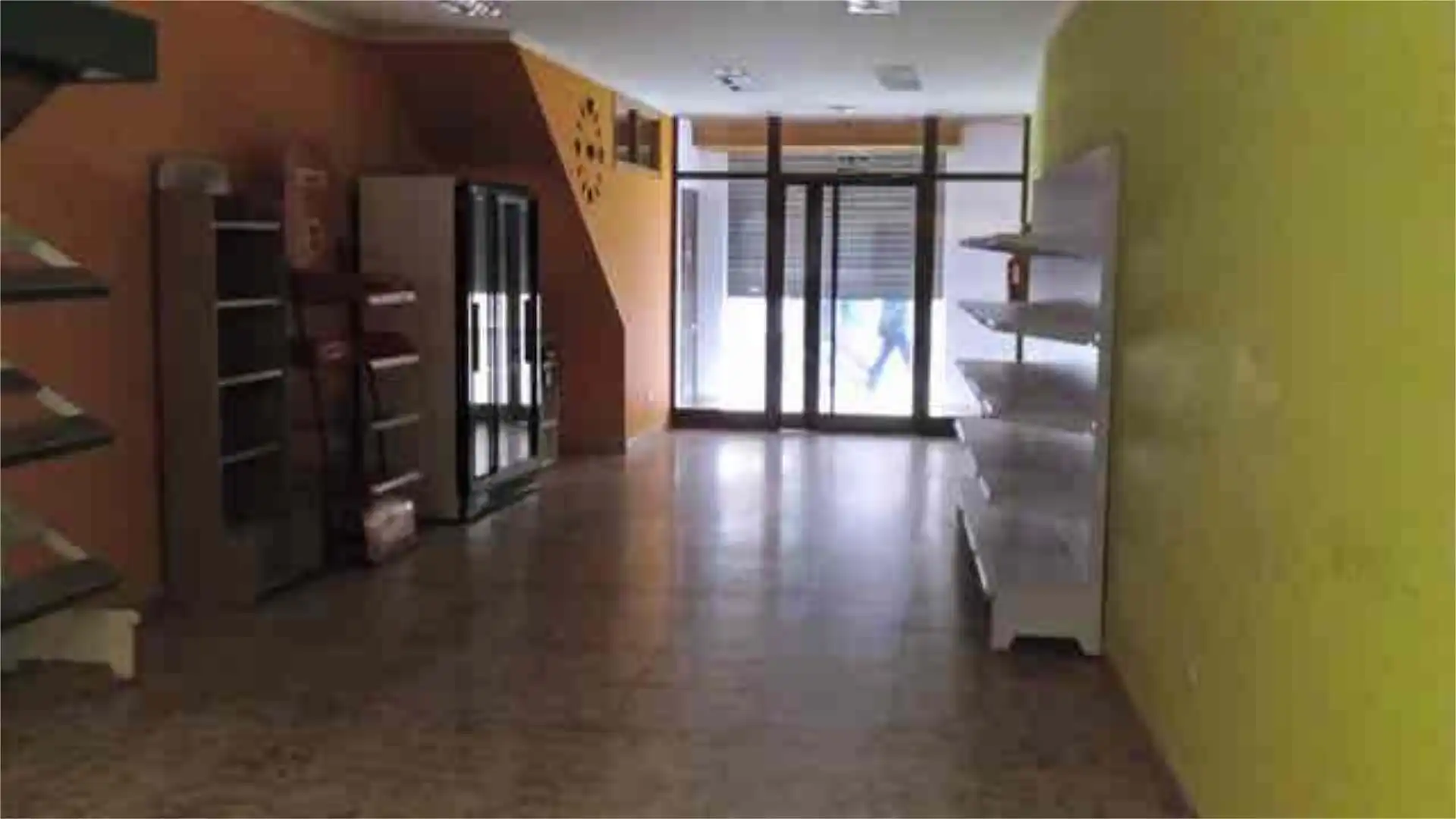 Commercial properties for rent in Serrada Commercial properties for rent in Serrada with Air Conditioner