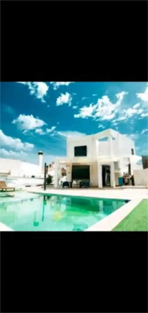 Einfamilien-Reihenhaus zum Verkauf in Benagalbón Außenansicht von Einfamilien-Reihenhaus zum Verkauf in Rincón de la Victoria mit Terrasse und Schwimmbad