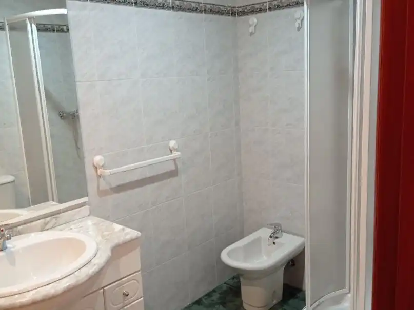 Apartamento de alquiler en Calle Logroño, 23, La Charca Baño de Apartamento de alquiler en Miranda de Ebro con Calefacción, Parquet y Amueblado