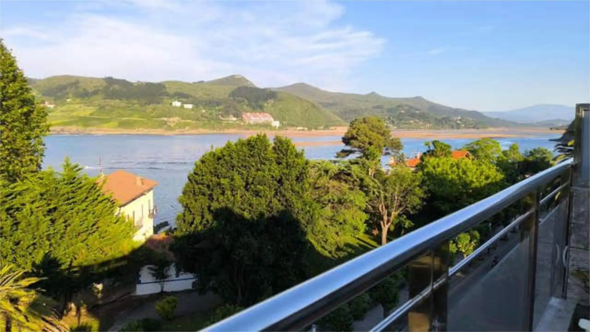 Apartament en venda a Mundaka Vista exterior de Apartament en venda en Mundaka amb Calefacció, Terrassa i Moblat