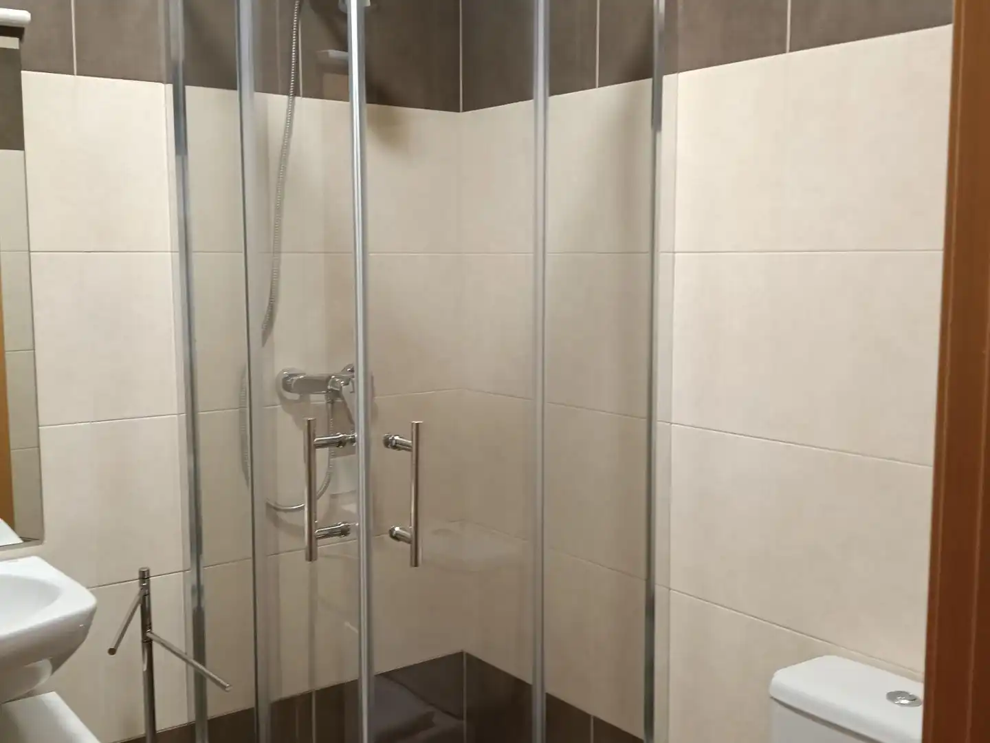 Apartments for rent in Barro San Francisco, 1, San Francisco Bathroom of Apartments for rent in Ourense Capital with Heating, Storage room and Furnished