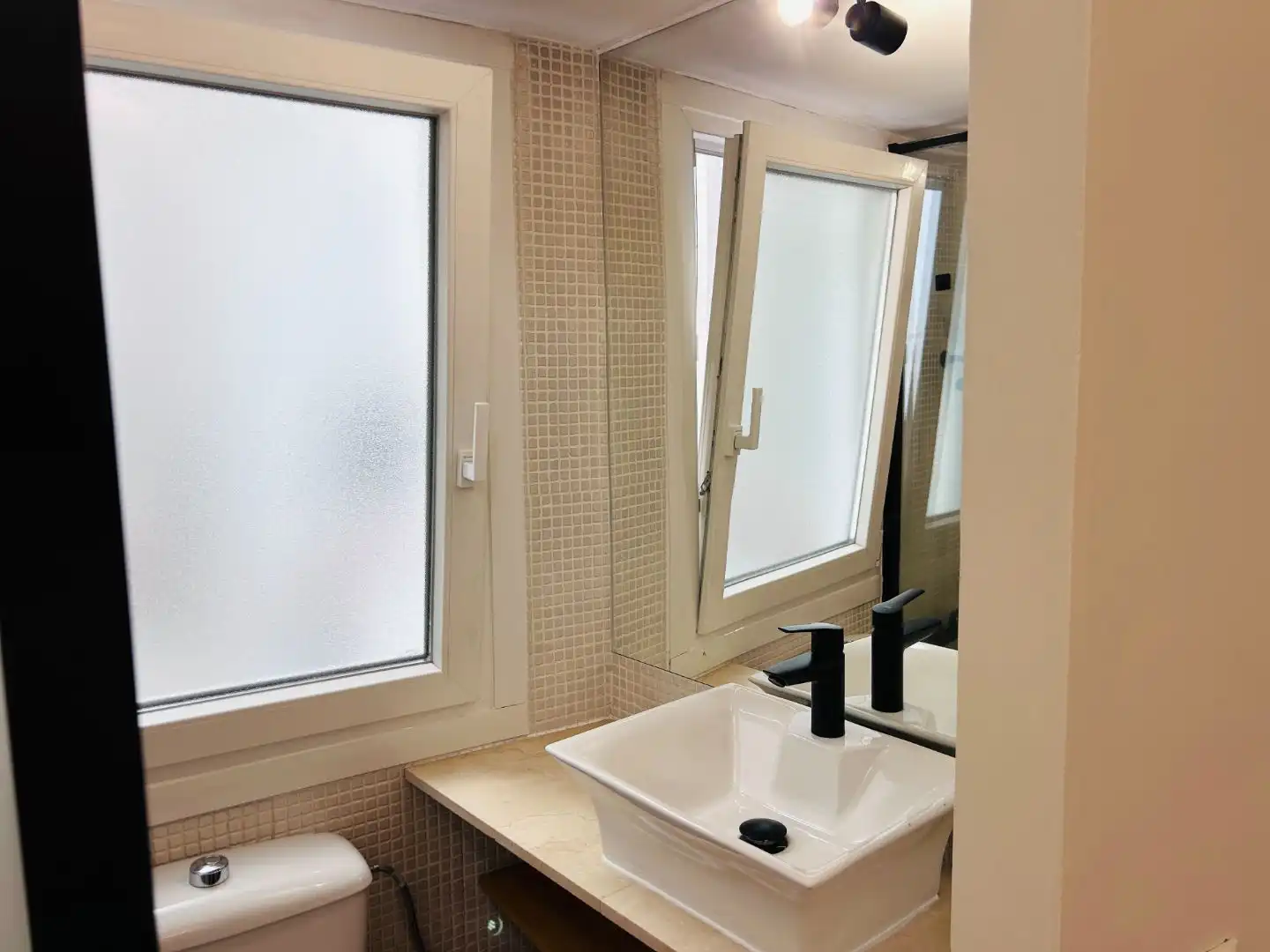 Flat for rent in Calle de Calatrava, 11, Palacio Bathroom of Flat for rent in Madrid Capital with Air Conditioner