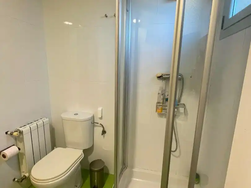 Flat for rent in Calle Agustina de Aragón, 1, Aguas Vivas - La Zambomba Bathroom of Flat for rent in Cáceres with Air Conditioner, Heating and Parquet flooring
