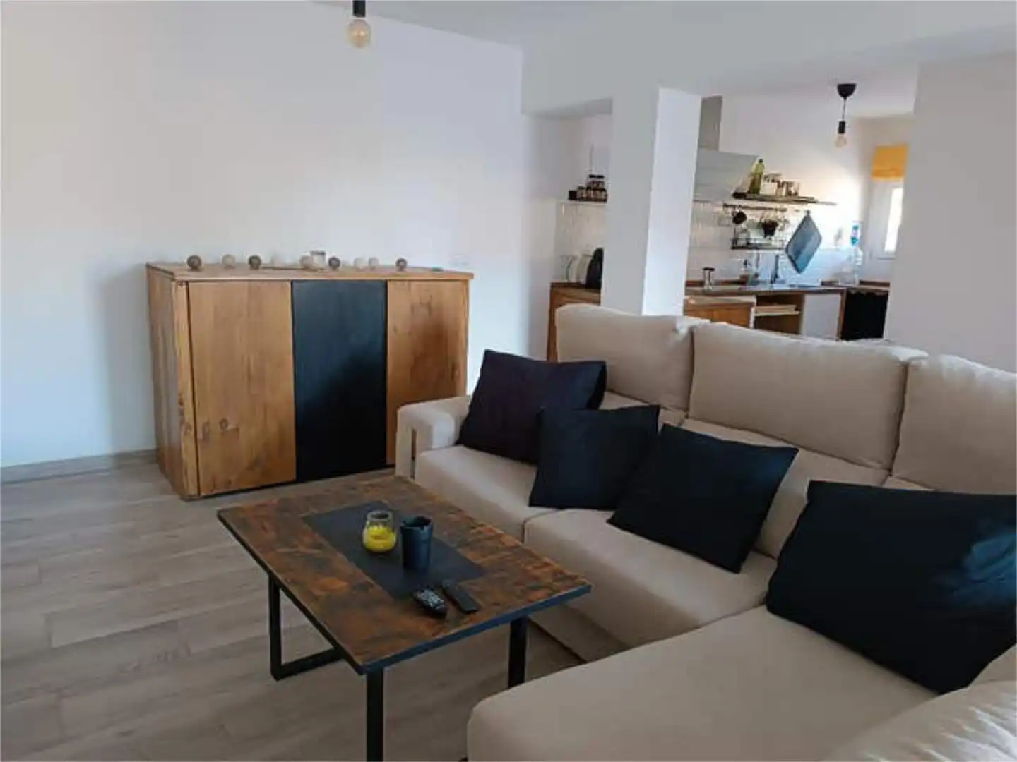Apartamento de alquiler en Les Bovetes - La Felicidad Sala de estar de Apartamento de alquiler en Dénia con Calefacción y Piscina