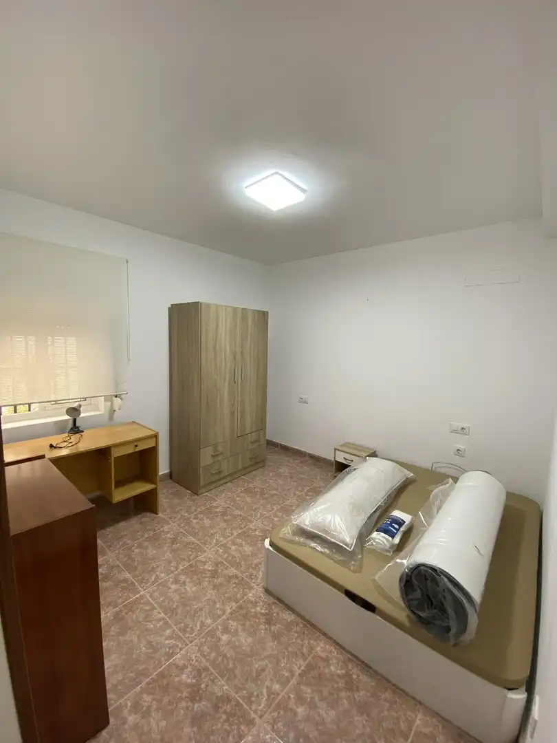 Habitación de Piso de alquiler en Jaén con Amueblado, Horno y Lavadora