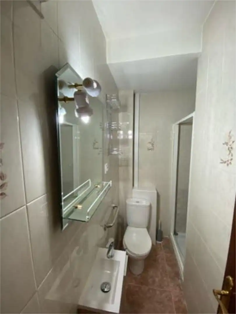 Study for rent in Peñamefecit - Avda Barcelona Bathroom of Study for rent in Jaén with Furnished
