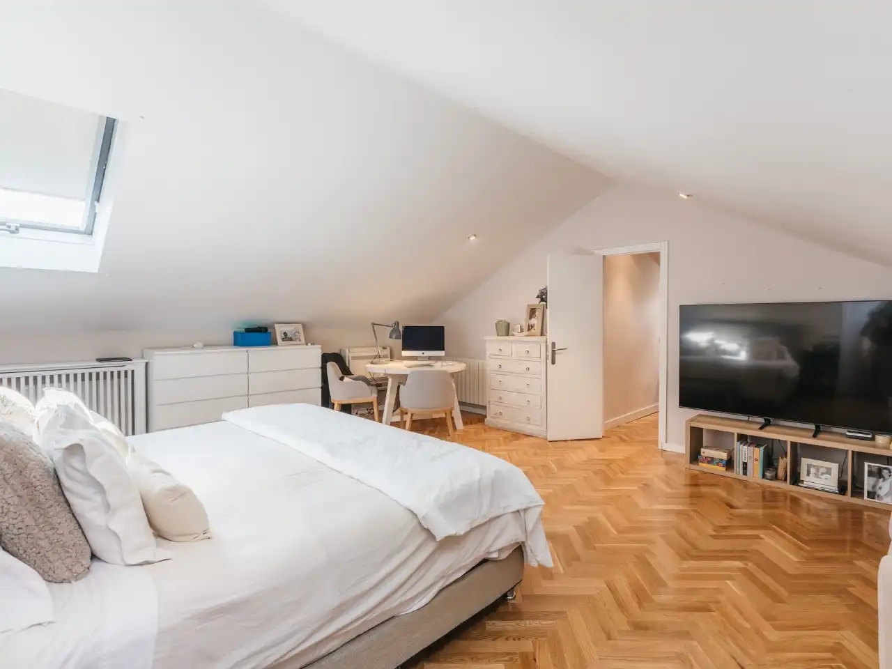 Casa o chalet en venta en Calle de Álvaro Caballero, 19b, La Florida - El Plantío Habitación de Casa o chalet en venta en Madrid Capital con Aire acondicionado, Terraza y Piscina