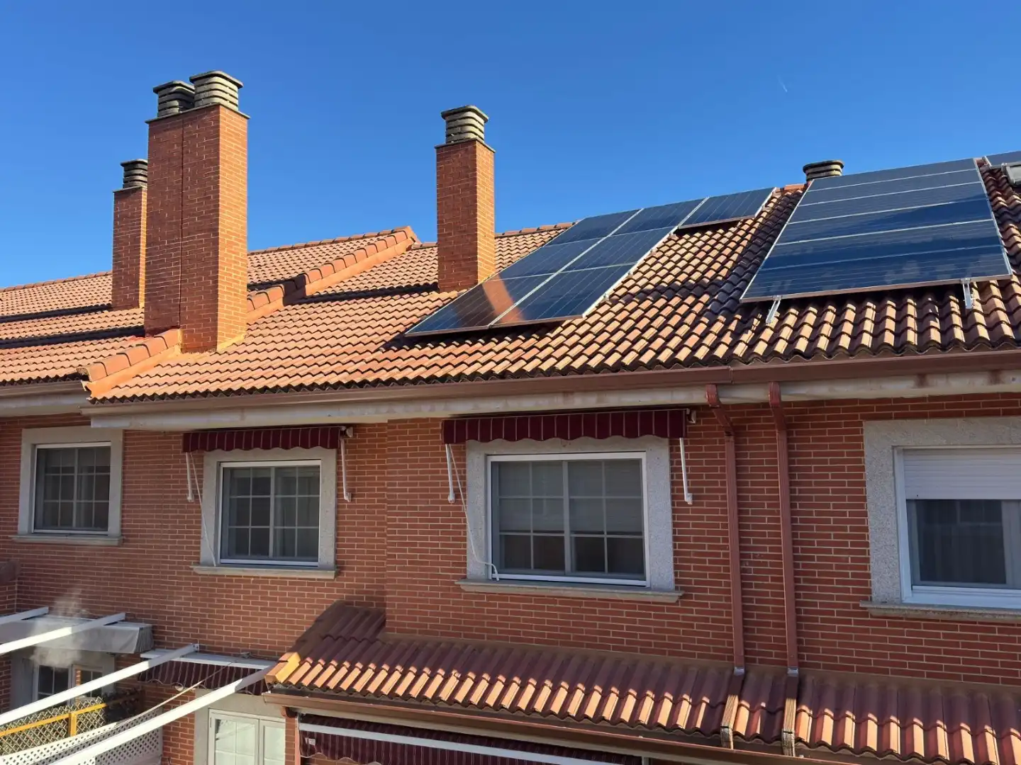 Einfamilien-Reihenhaus zum Verkauf in Calle Riaza, 21, Laguna de Duero Außenansicht von Einfamilien-Reihenhaus zum Verkauf in Laguna de Duero mit Balkon