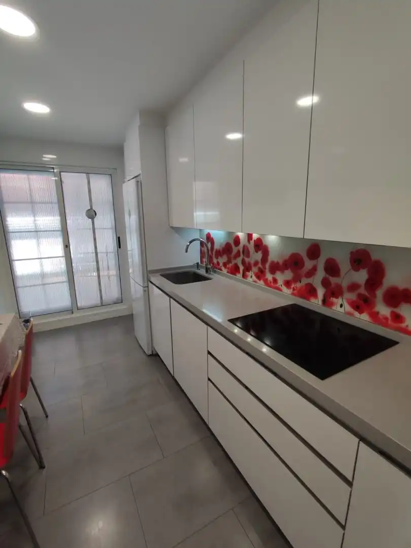 Einfamilien-Reihenhaus zum Verkauf in Calle Riaza, 21, Laguna de Duero Küche von Einfamilien-Reihenhaus zum Verkauf in Laguna de Duero mit Balkon