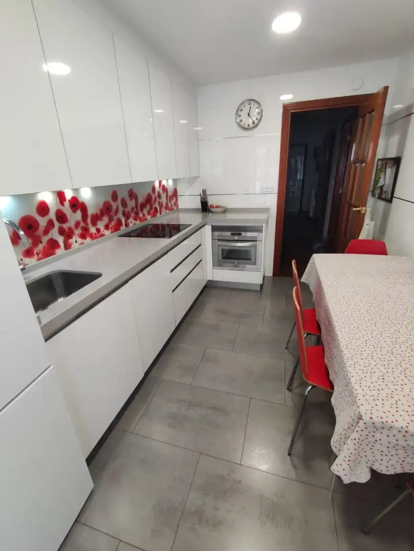 Einfamilien-Reihenhaus zum Verkauf in Calle Riaza, 21, Laguna de Duero Küche von Einfamilien-Reihenhaus zum Verkauf in Laguna de Duero mit Balkon