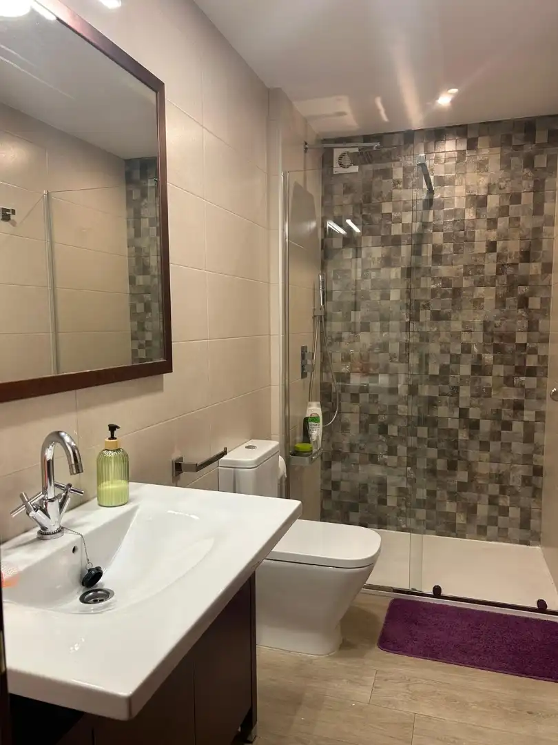 Einfamilien-Reihenhaus zum Verkauf in Calle Riaza, 21, Laguna de Duero Badezimmer von Einfamilien-Reihenhaus zum Verkauf in Laguna de Duero mit Balkon