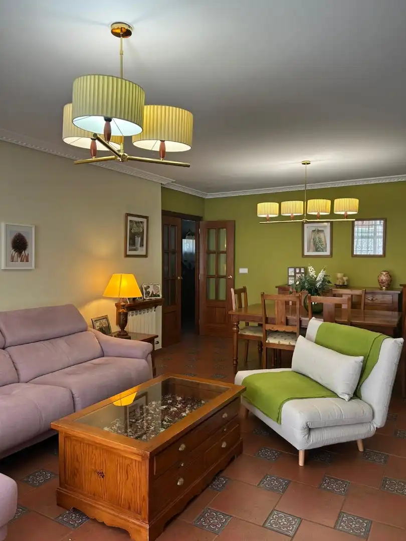 Einfamilien-Reihenhaus zum Verkauf in Calle Riaza, 21, Laguna de Duero Wohnzimmer von Einfamilien-Reihenhaus zum Verkauf in Laguna de Duero mit Balkon