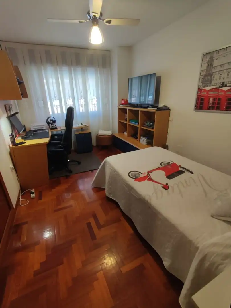 Einfamilien-Reihenhaus zum Verkauf in Calle Riaza, 21, Laguna de Duero Schlafzimmer von Einfamilien-Reihenhaus zum Verkauf in Laguna de Duero mit Balkon