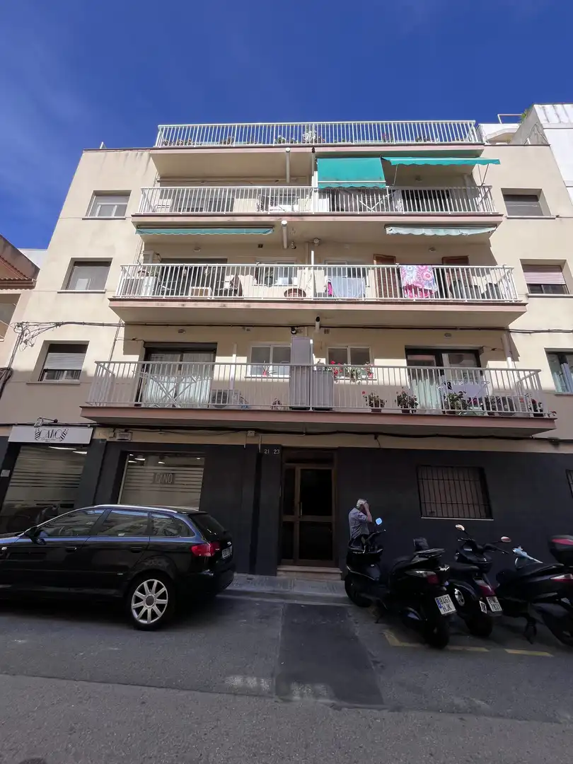 Flat for sale in Calle J Pers Ricart, 14, La Geltrú - Sant Jordi Exterior view of Flat for sale in Vilanova i la Geltrú with Air Conditioner and Balcony