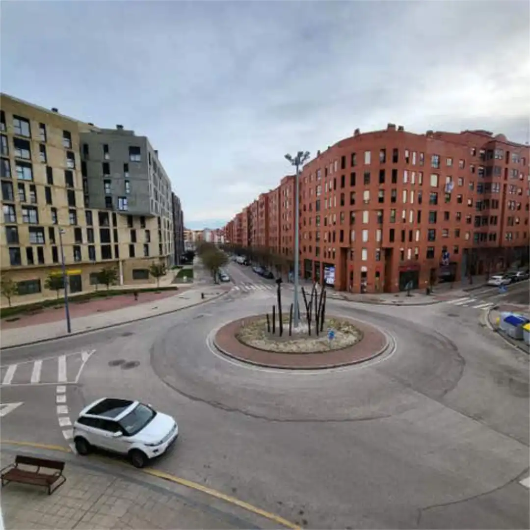 Pis en venda a San Pedro y San Felices Vista exterior de Pis en venda en Burgos amb Calefacció, Terrassa i Moblat