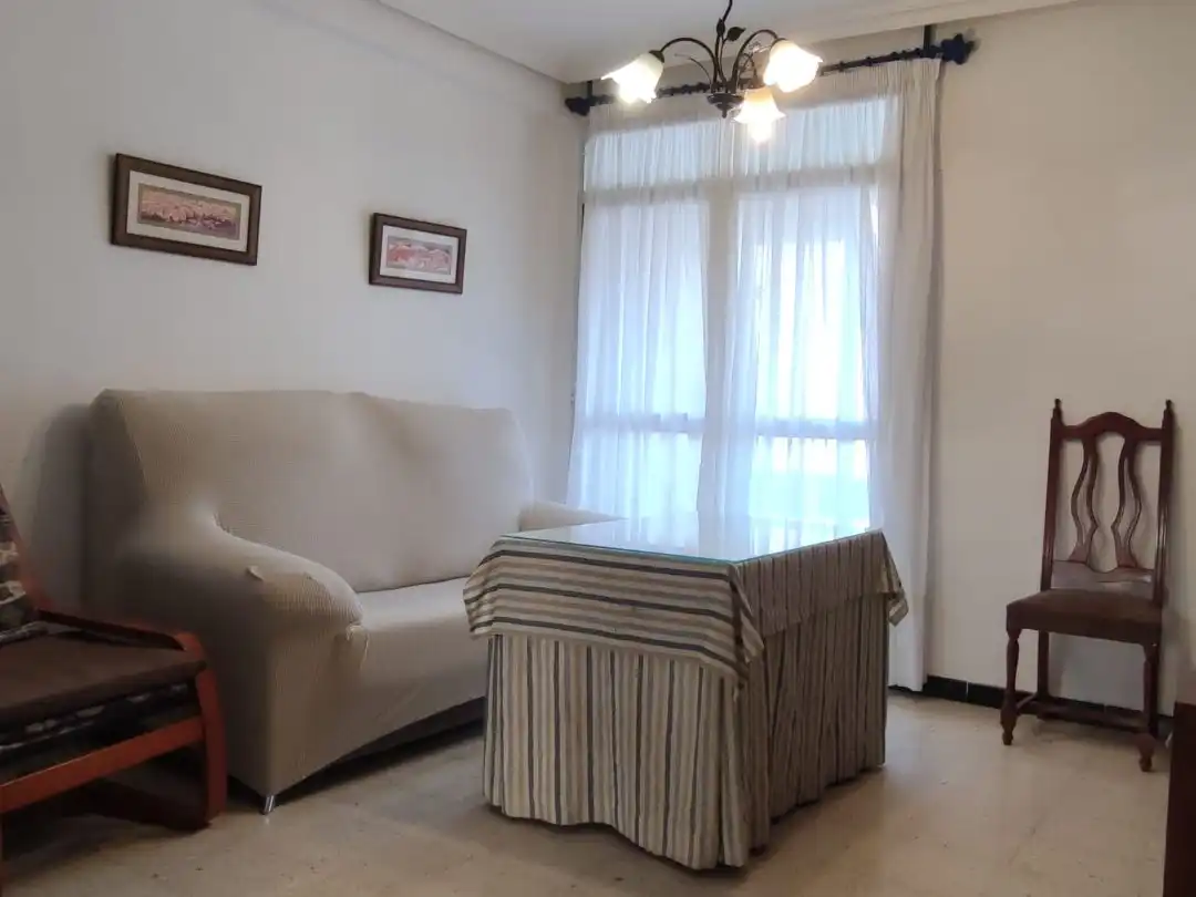 Piso de alquiler en Avenida de la Paz, 33, El Plantinar – Avda. La Paz - El Juncal Sala de estar de Piso de alquiler en Sevilla con Aire acondicionado, Terraza y Amueblado