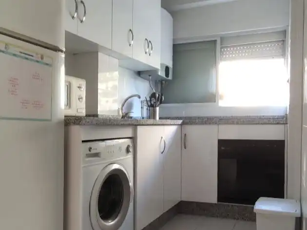 Piso de alquiler en Avenida de la Paz, 33, El Plantinar – Avda. La Paz - El Juncal Cocina de Piso de alquiler en Sevilla con Aire acondicionado, Terraza y Amueblado