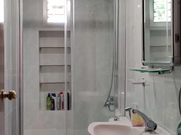Piso de alquiler en Avenida de la Paz, 33, El Plantinar – Avda. La Paz - El Juncal Baño de Piso de alquiler en Sevilla con Aire acondicionado, Terraza y Amueblado