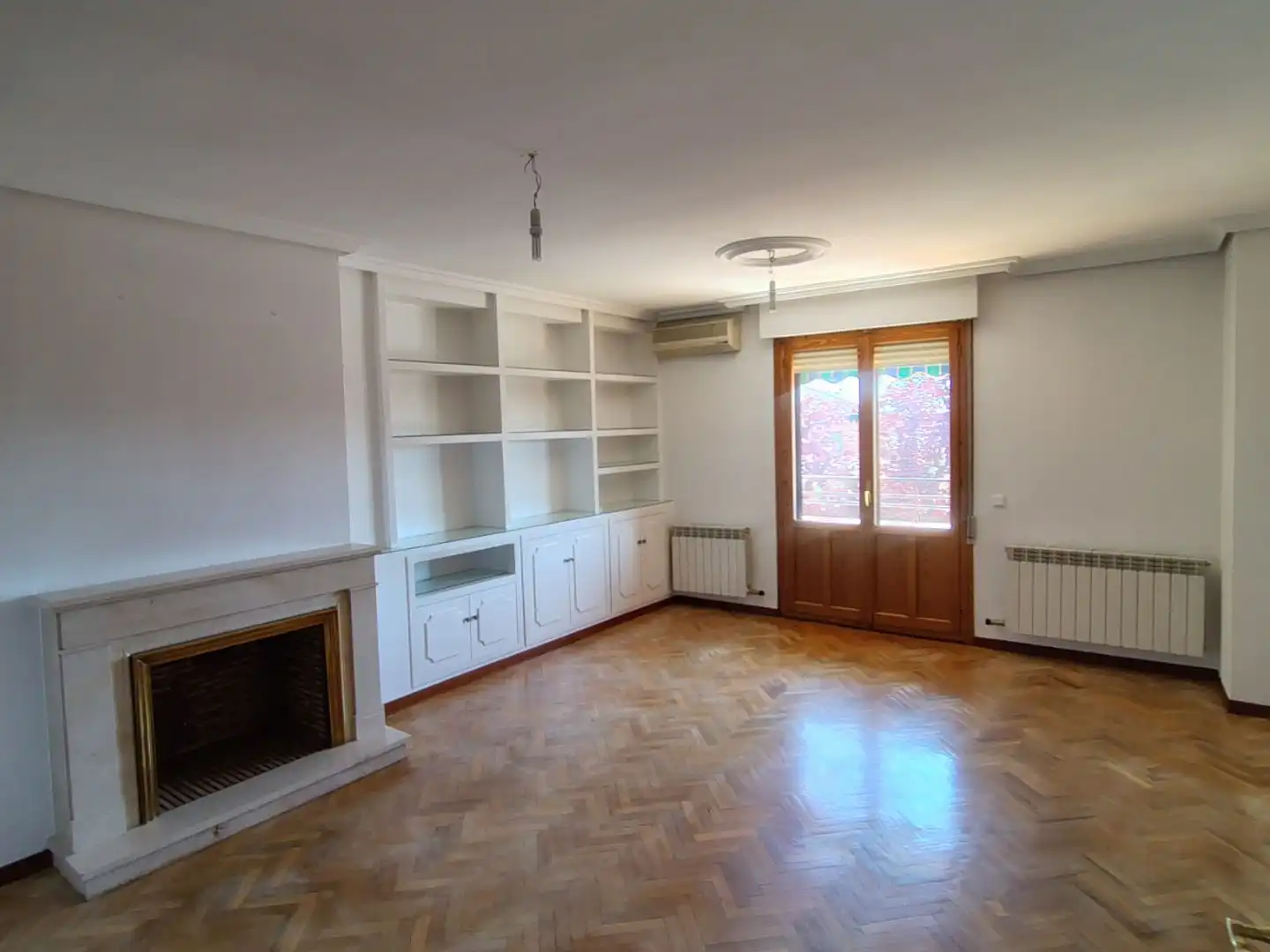 Pis en venda a Medina del Campo Sala d'estar de Pis en venda en Medina del Campo amb Aire condicionat, Calefacció i Parquet