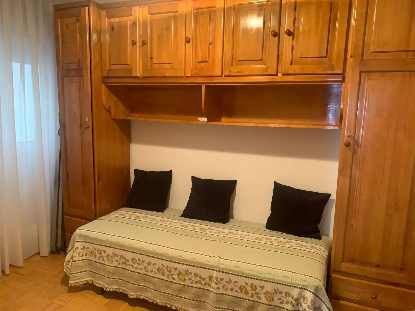 Piso en venta en Calle Vázquez de Mella, 58, Vallobín Habitación de Piso en venta en Oviedo