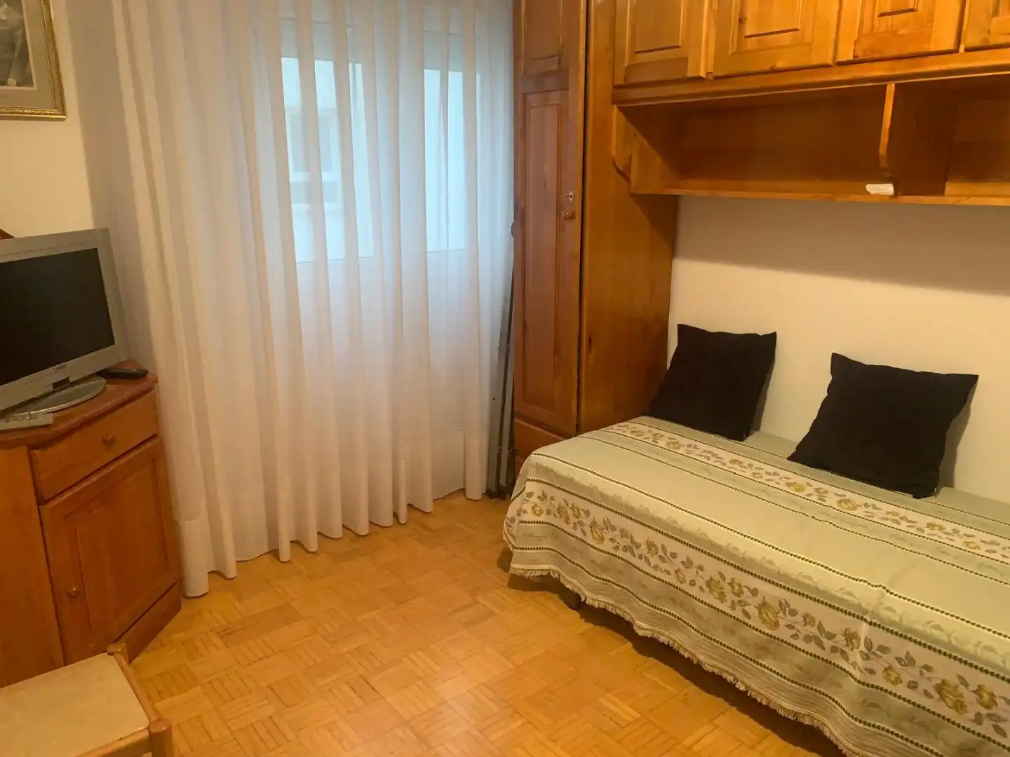 Piso en venta en Calle Vázquez de Mella, 58, Vallobín Habitación de Piso en venta en Oviedo