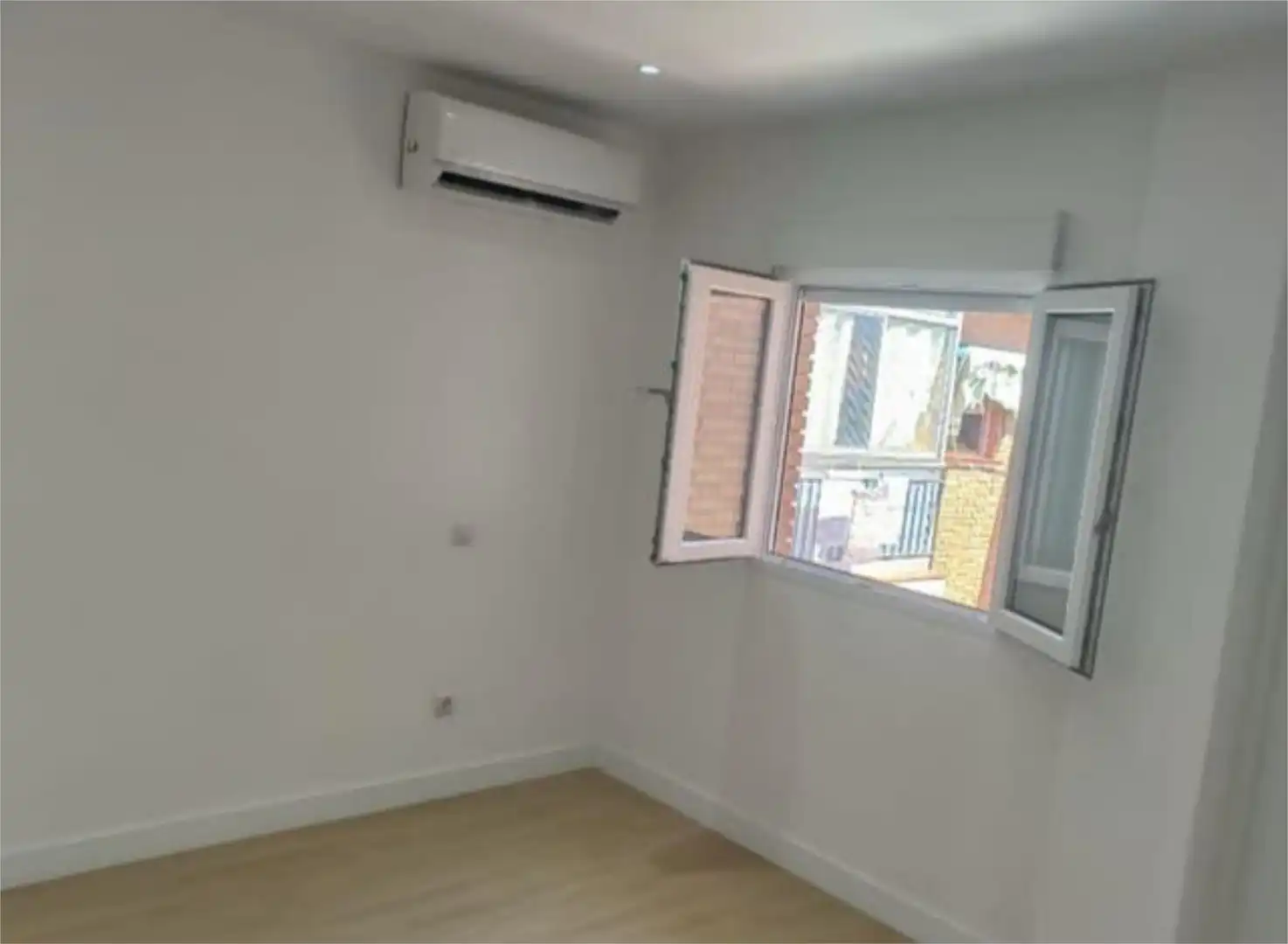 Piso en venta en Los Rosales Habitación de Piso en venta en Madrid