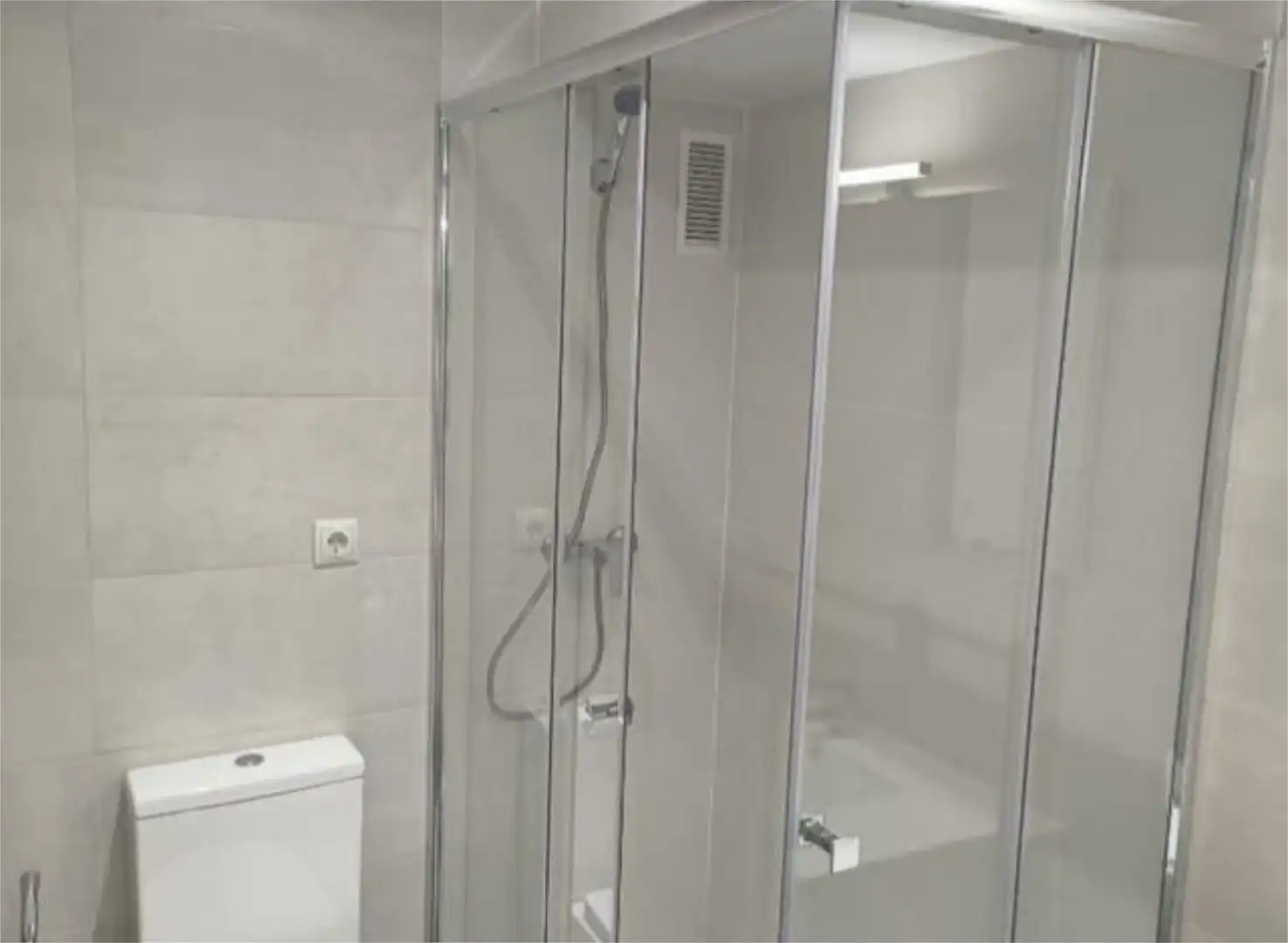 Piso en venta en Los Rosales Baño de Piso en venta en Madrid