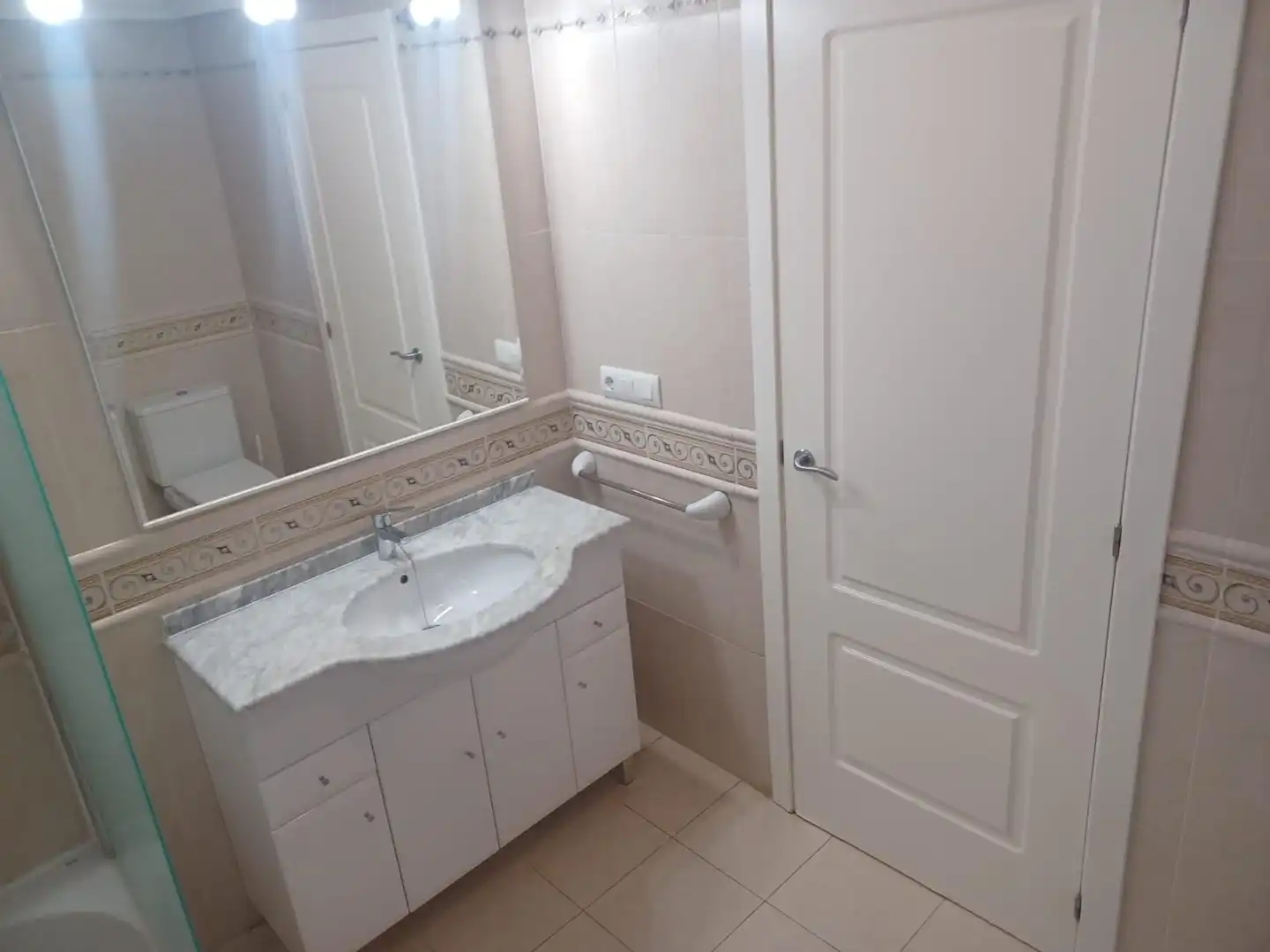 Wohnung zur Miete in Carretera de Les Marines a Dénia, 3, El Palmar - Los Molinos Badezimmer von Wohnung zur Miete in Dénia mit Klimaanlage, Terrasse und Schwimmbad