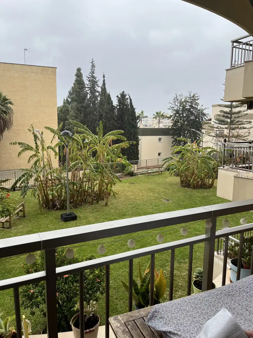 Jardín de Piso de alquiler en Torremolinos con Aire acondicionado, Jardín privado y Amueblado
