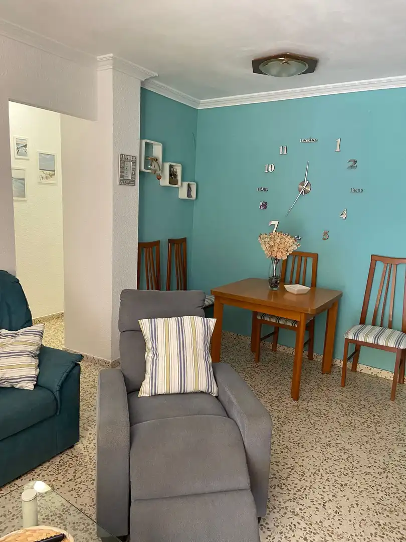 Comedor de Piso de alquiler en Torremolinos con Aire acondicionado, Jardín privado y Amueblado