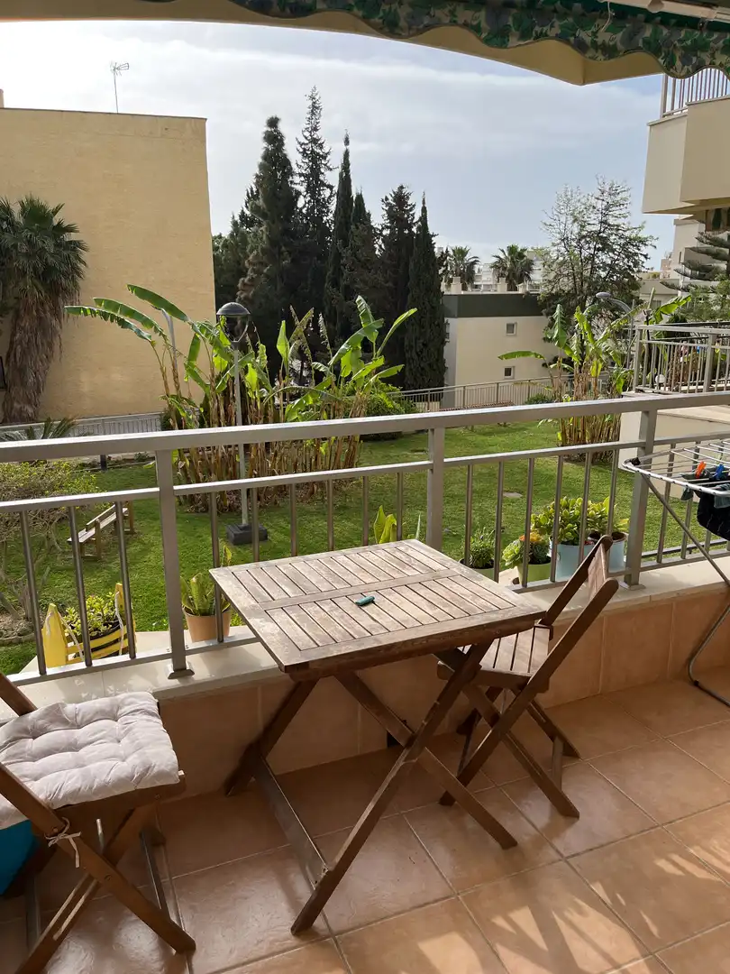 Terraza de Piso de alquiler en Torremolinos con Aire acondicionado, Jardín privado y Amueblado