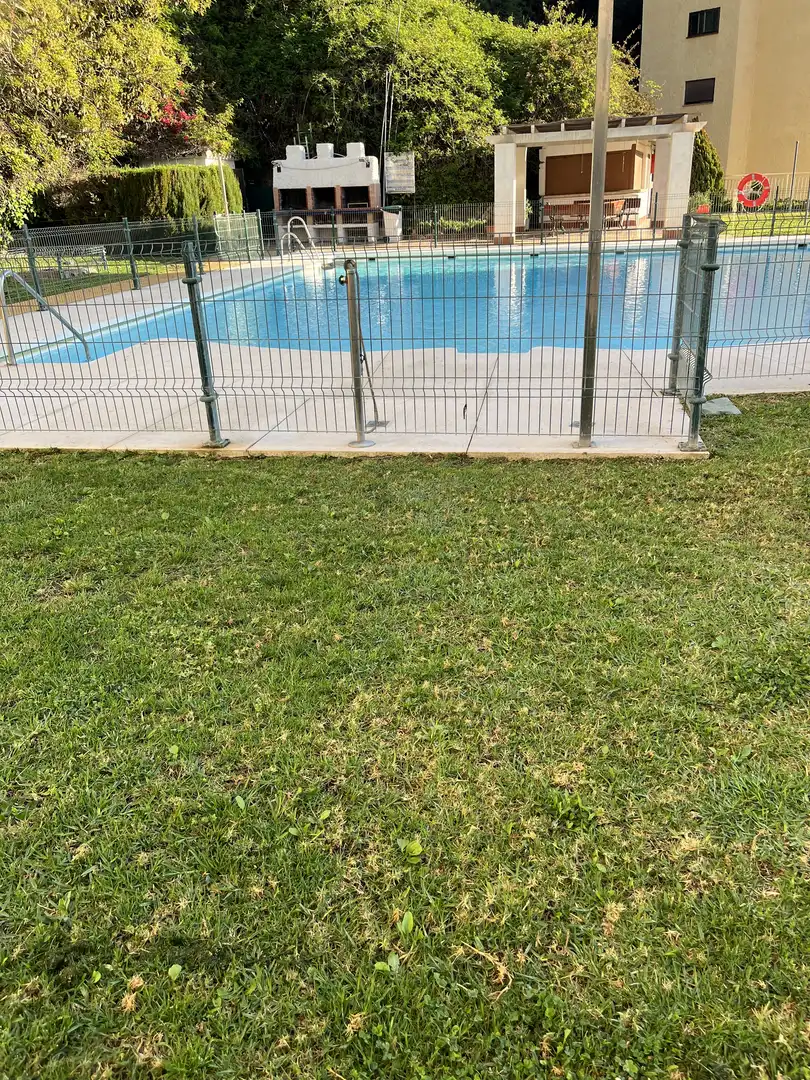 Piscina de Piso de alquiler en Torremolinos con Aire acondicionado, Jardín privado y Amueblado